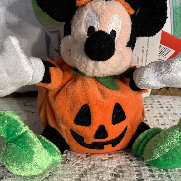 NWT, Vintage rare Mickey Mouse Pumpkin , 6 inch beanie - Picture 3 of 6